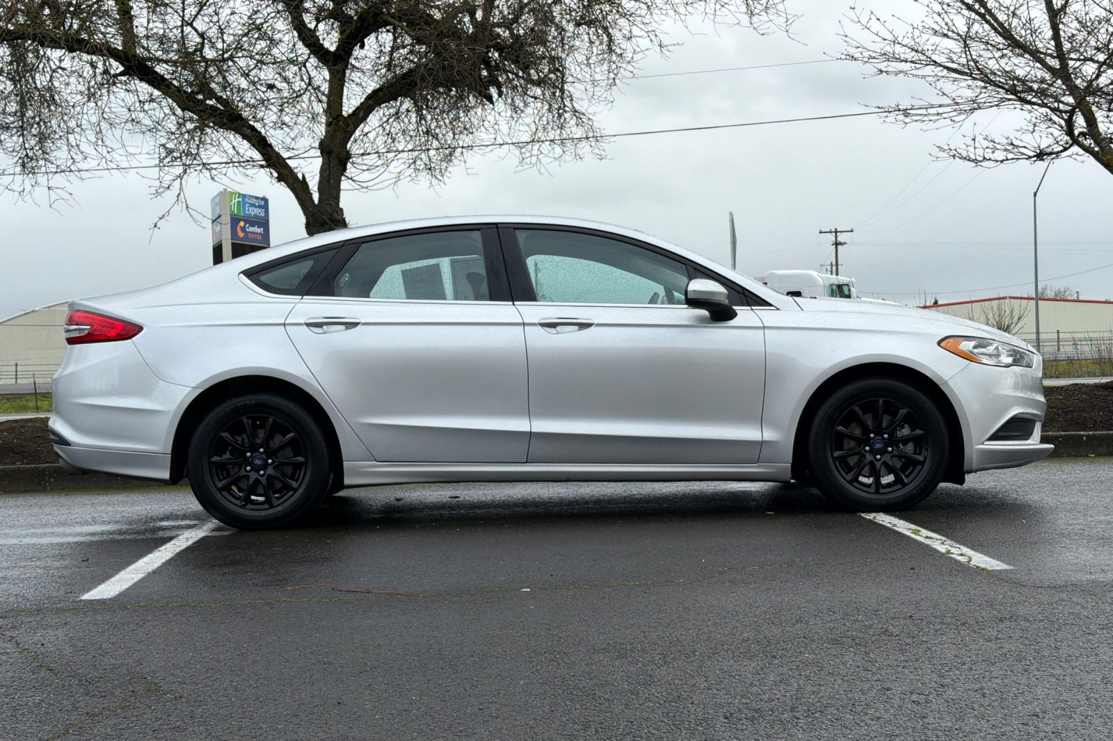 Used 2018 Ford Fusion S image 3