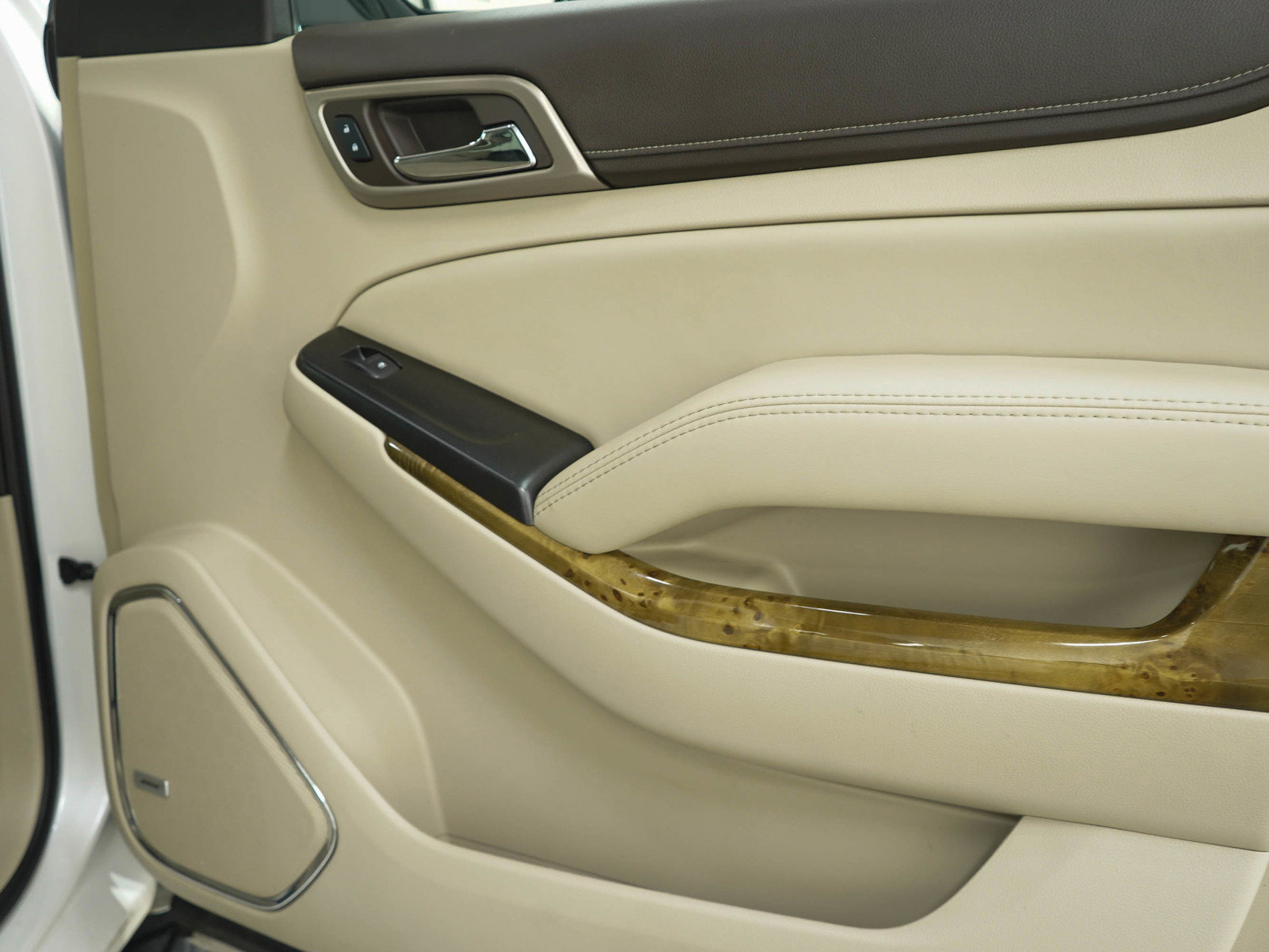 Used 2017 GMC Yukon Denali w/ Open Road Package image 9