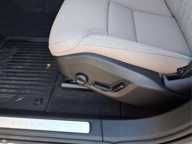 New 2026 Volvo XC60 B5 Plus w/ Protection Package Premier AWD/4WD image 15