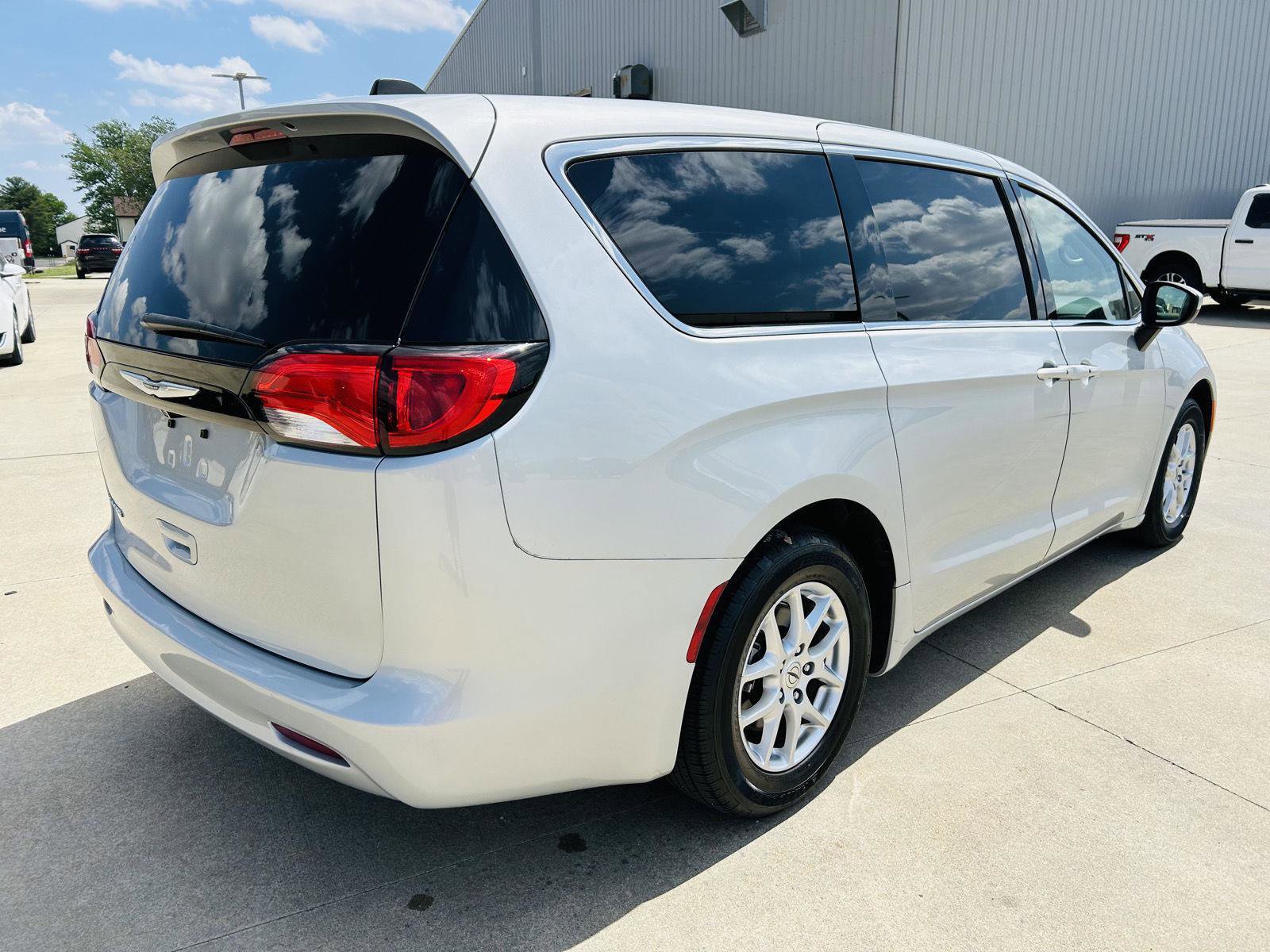 Used 2023 Chrysler Voyager LX image 36