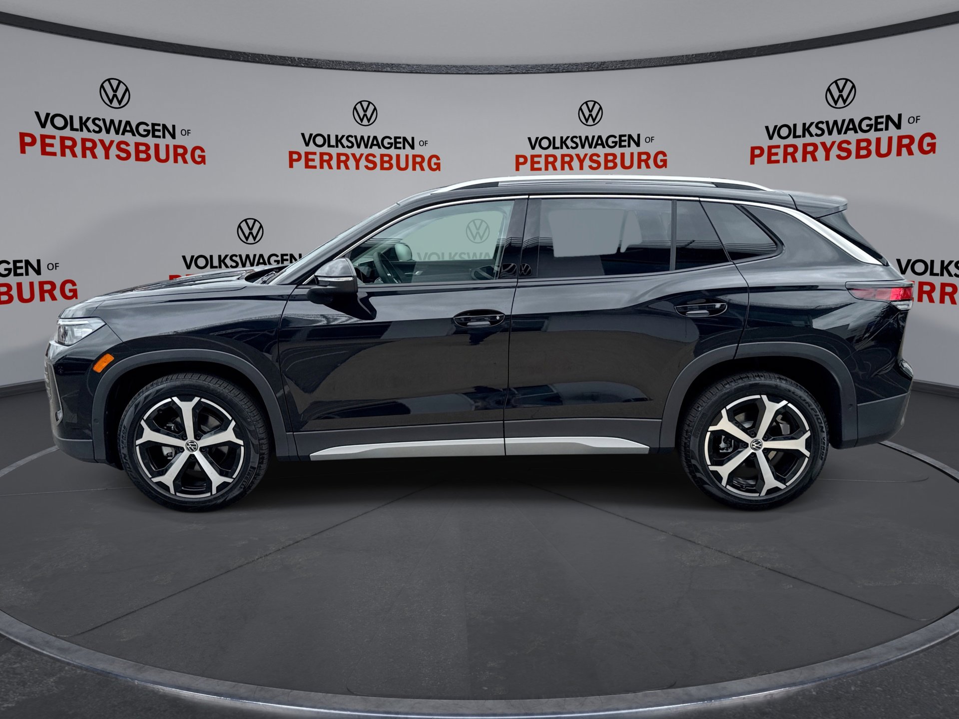 Used 2025 Volkswagen Tiguan SE image 5
