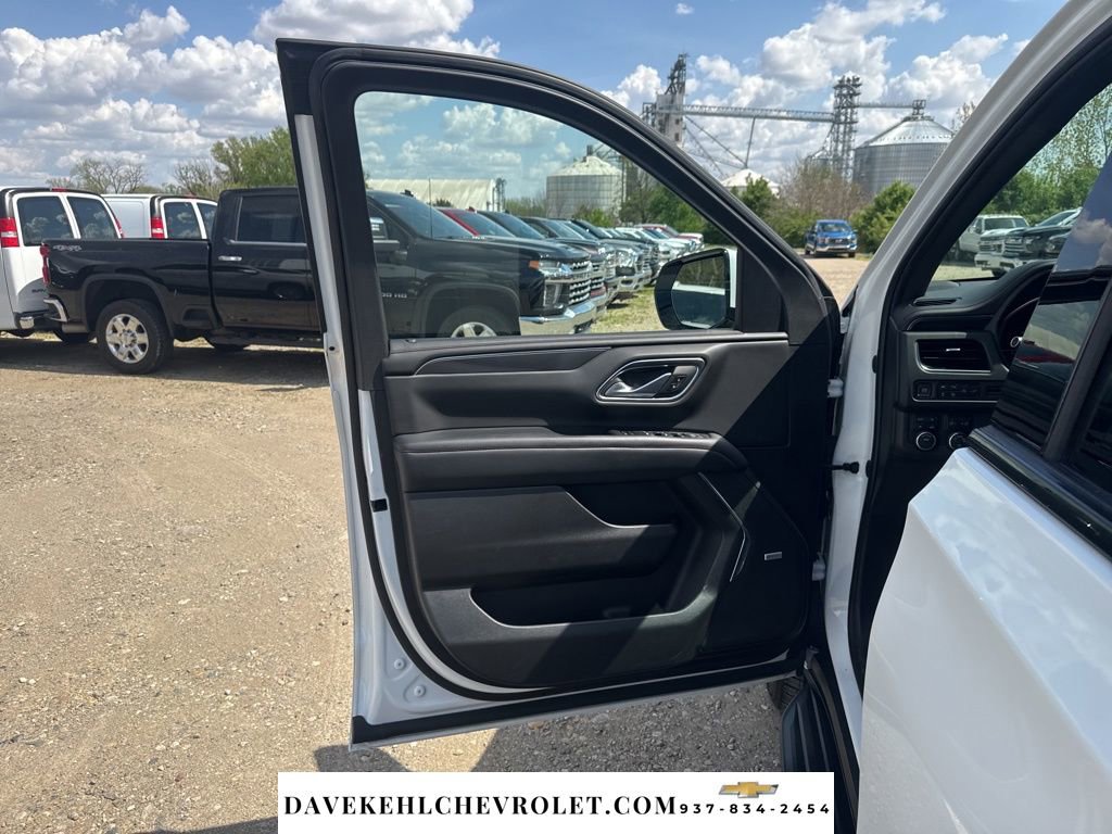 Certified 2022 Chevrolet Suburban RST w/ Luxury Package AWD/4WD image 18