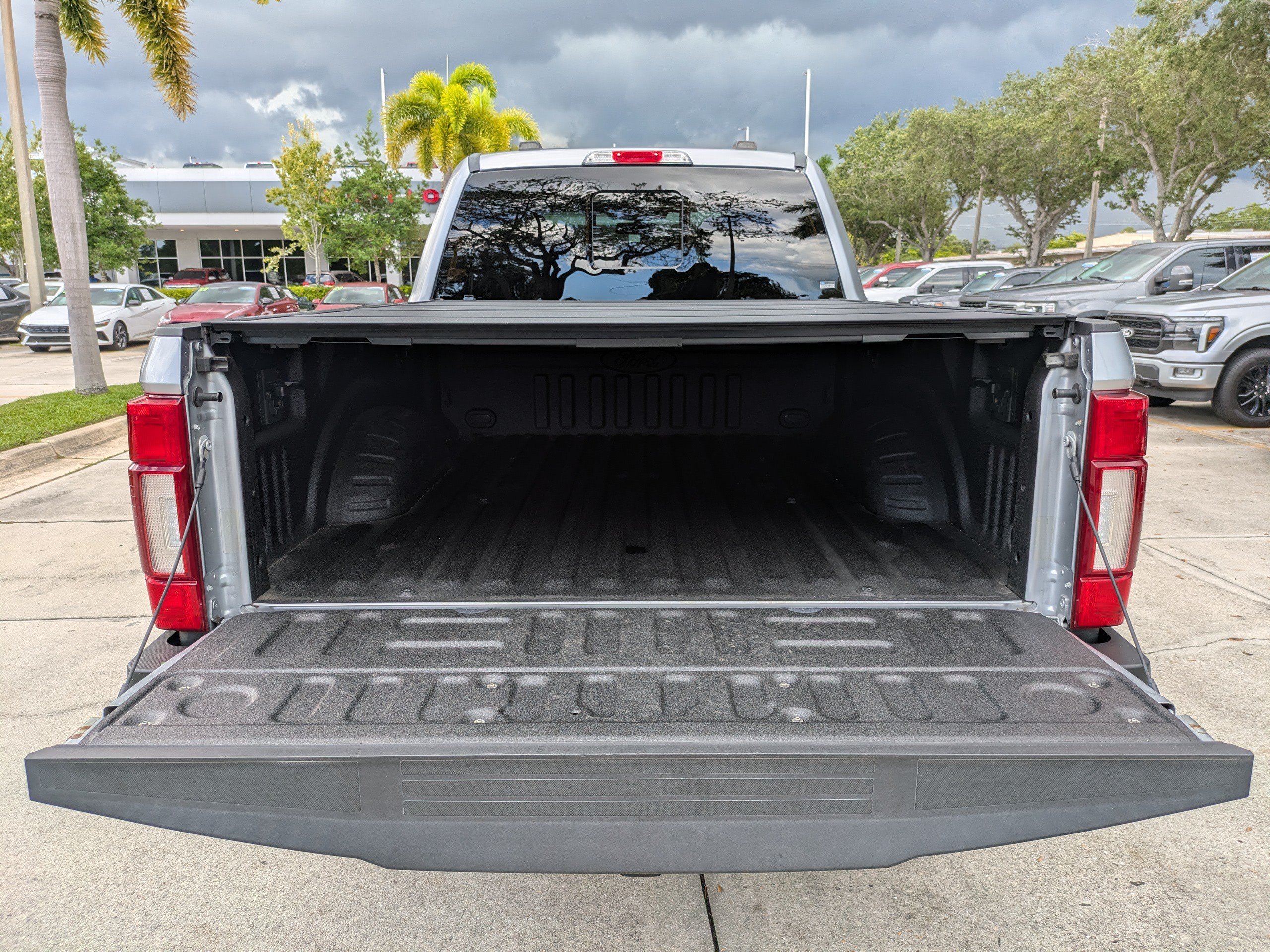 Used 2022 Ford F250 Lariat w/ Black Appearance Package AWD/4WD image 13