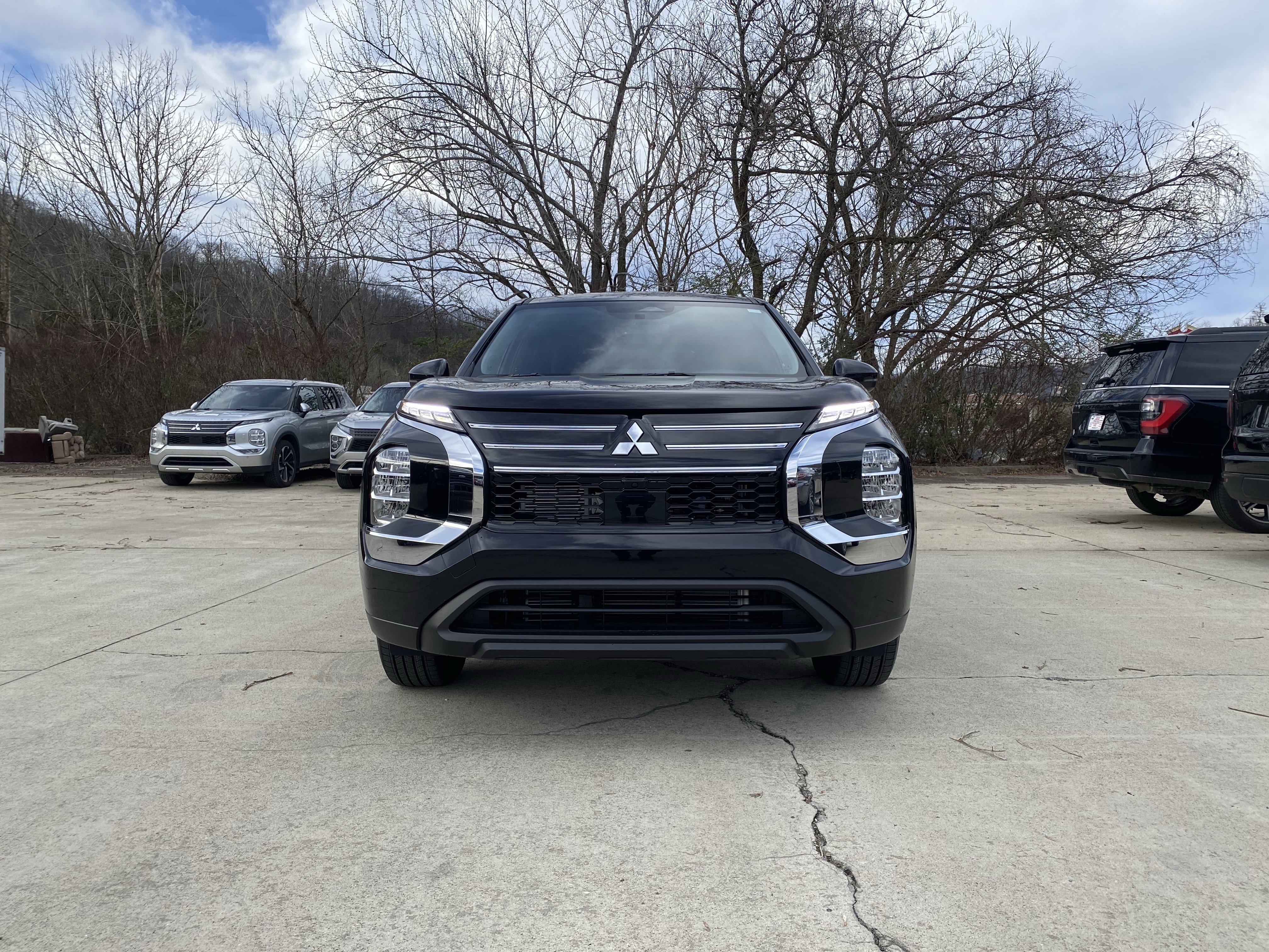 New 2026 Mitsubishi Outlander ES FWD image 34