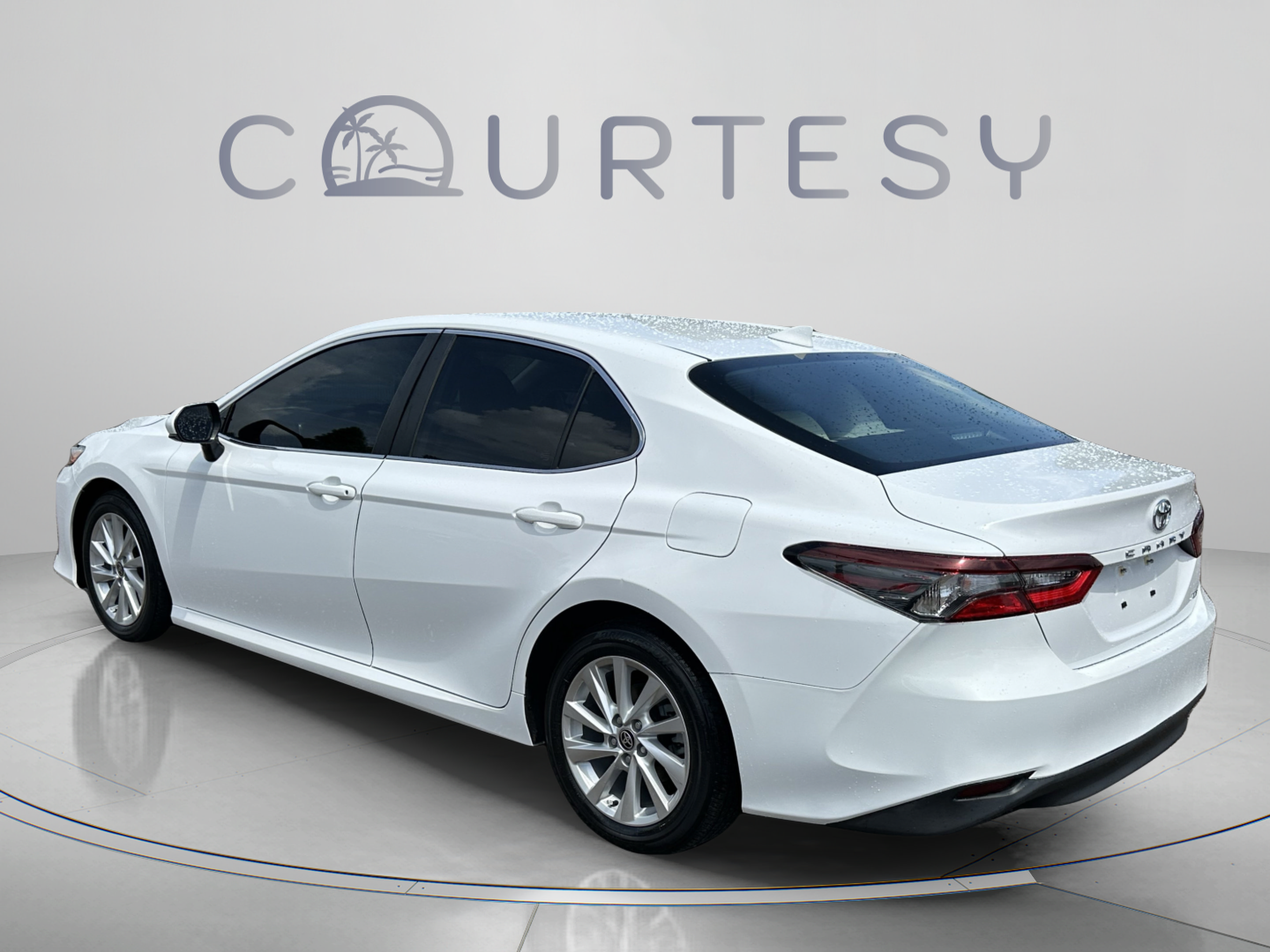 Used 2023 Toyota Camry LE FWD image 3