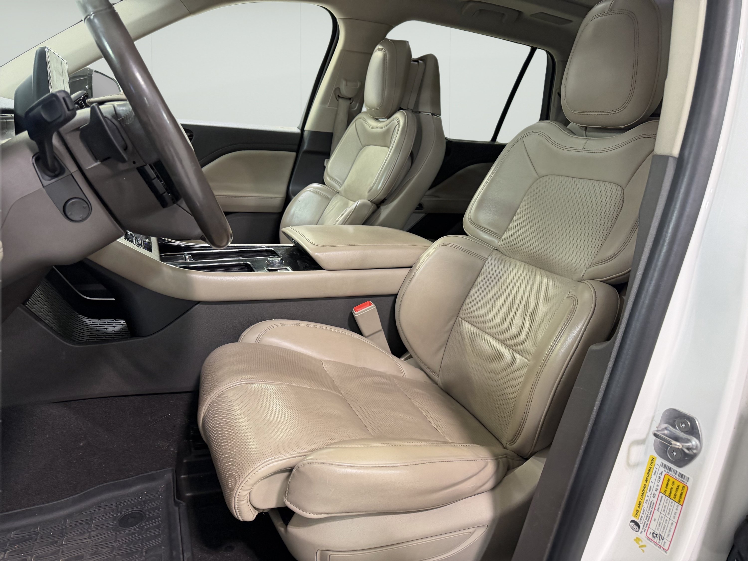 Used 2020 Lincoln Aviator Reserve w/ Equipment Group 202A AWD/4WD image 12