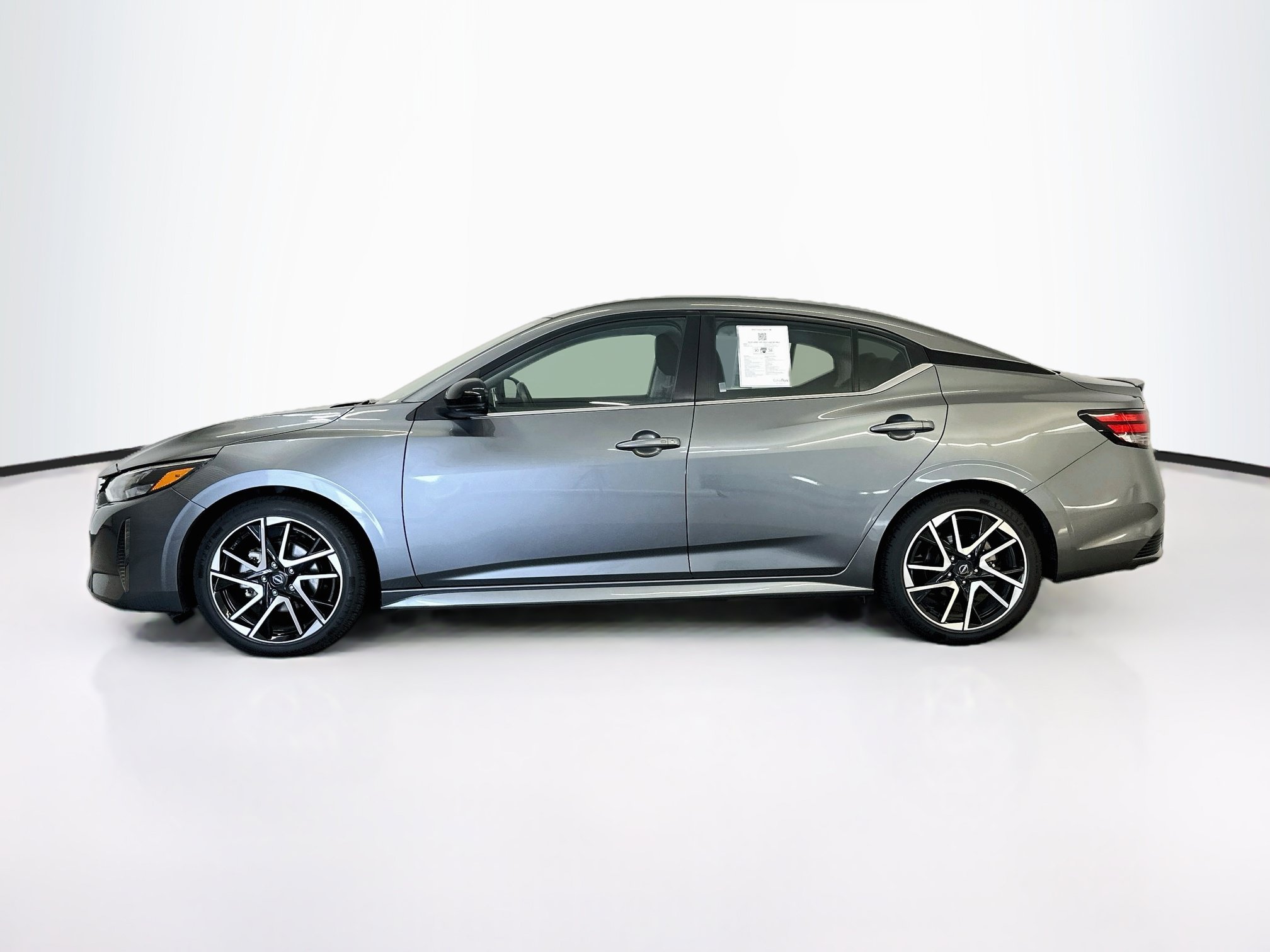 Used 2025 Nissan Sentra SR FWD image 4