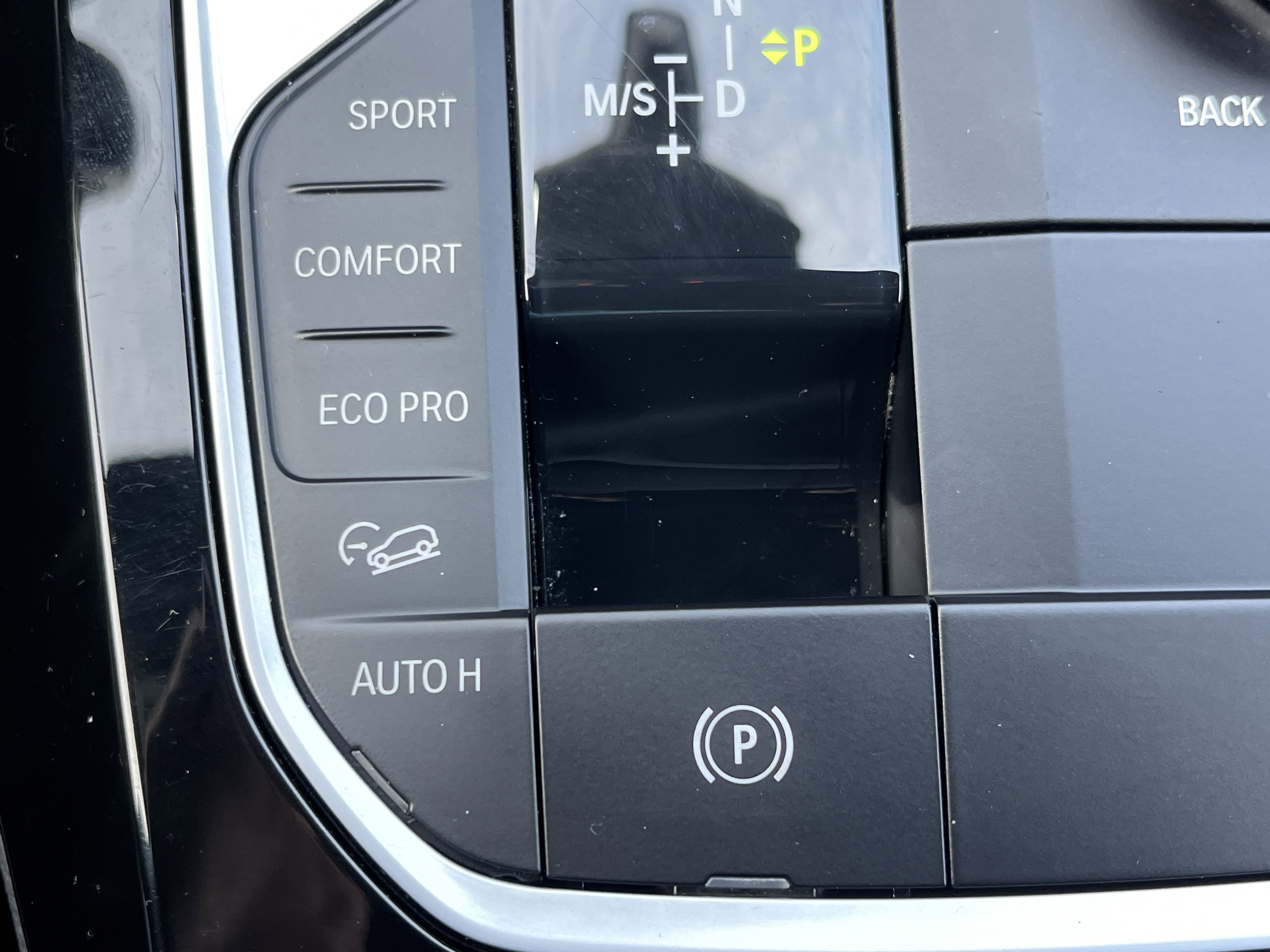 Used 2025 BMW X4 xDrive30i image 9