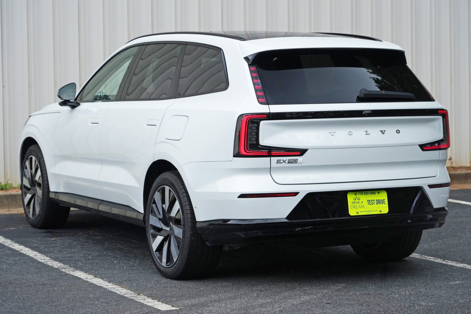 Used 2025 Volvo EX90 Ultra AWD/4WD image 48