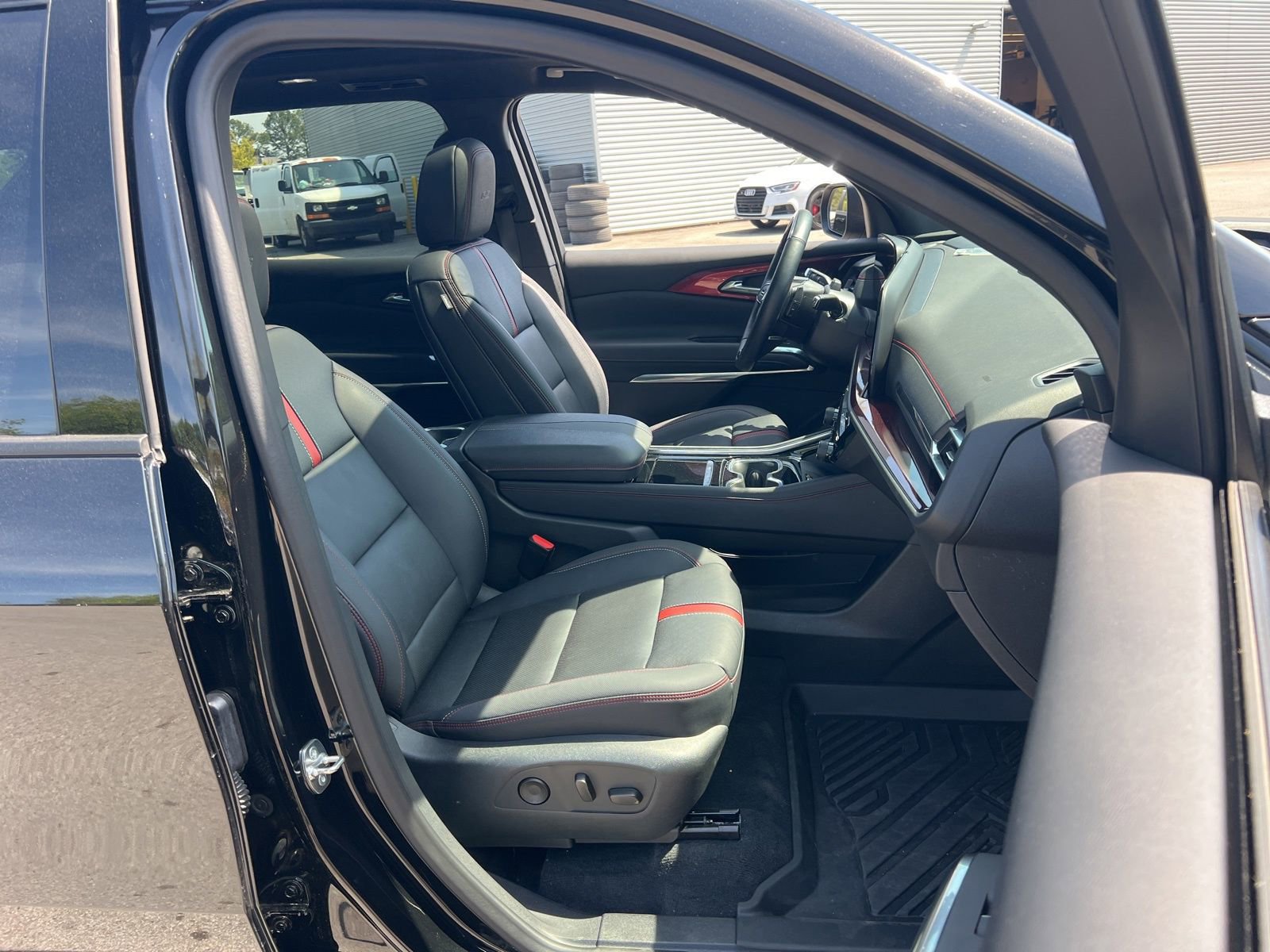 Used 2024 Chevrolet Traverse RS image 37