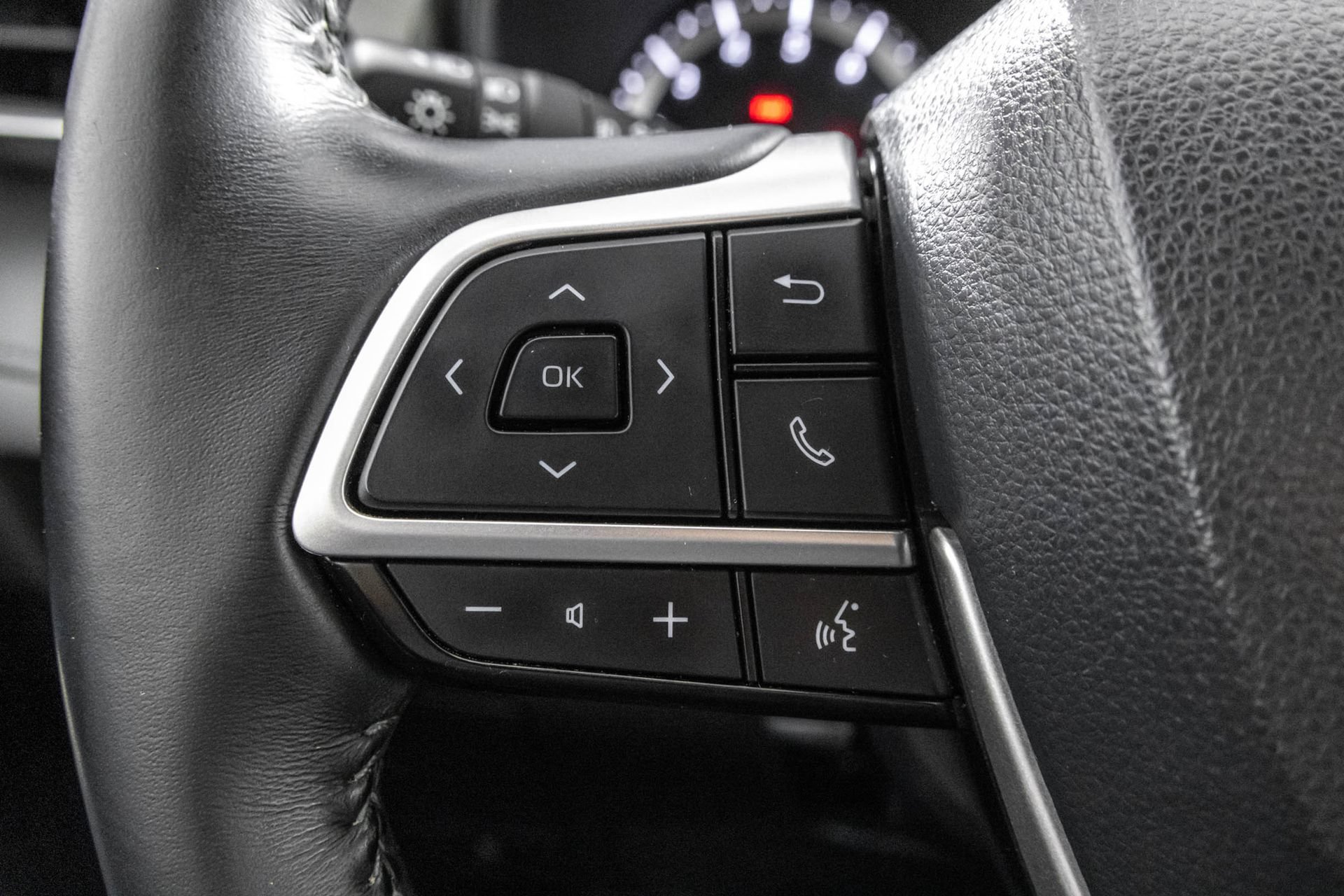 Used 2022 Toyota Highlander LE AWD/4WD image 25
