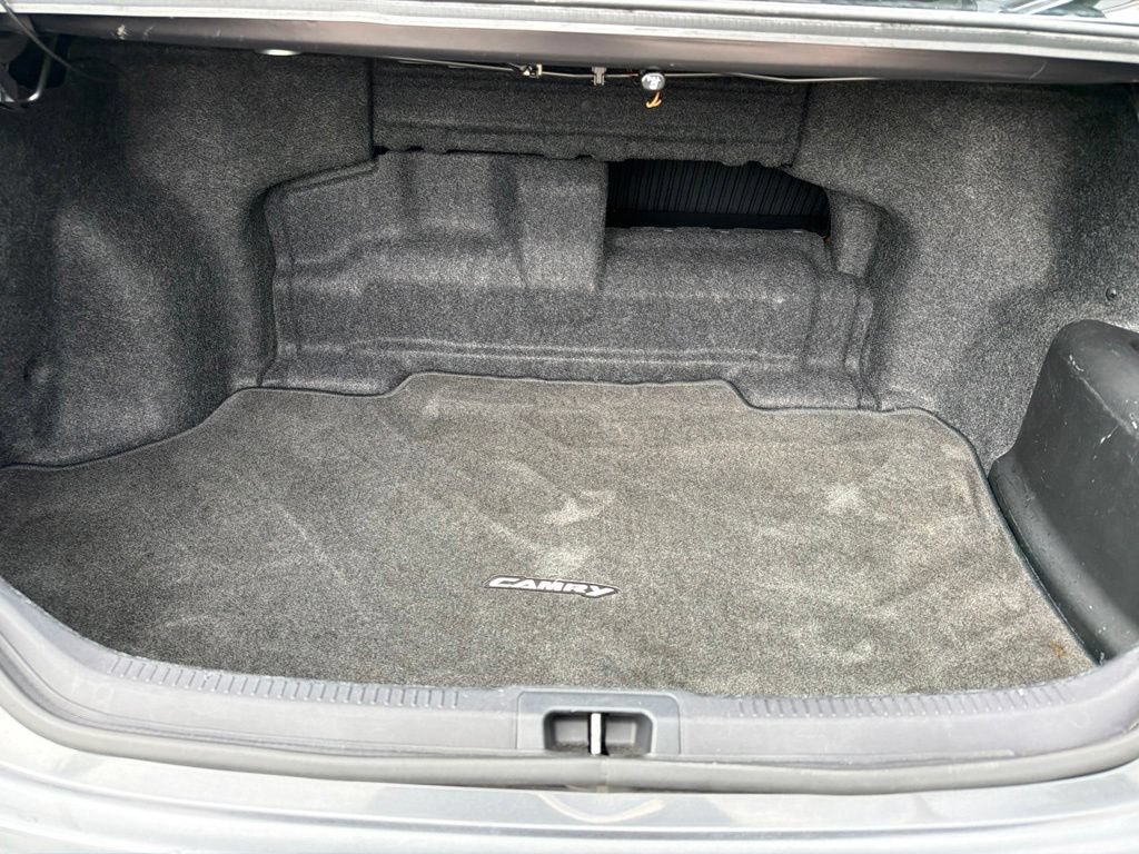 Used 2014 Toyota Camry XLE w/ Leather Package FWD image 18