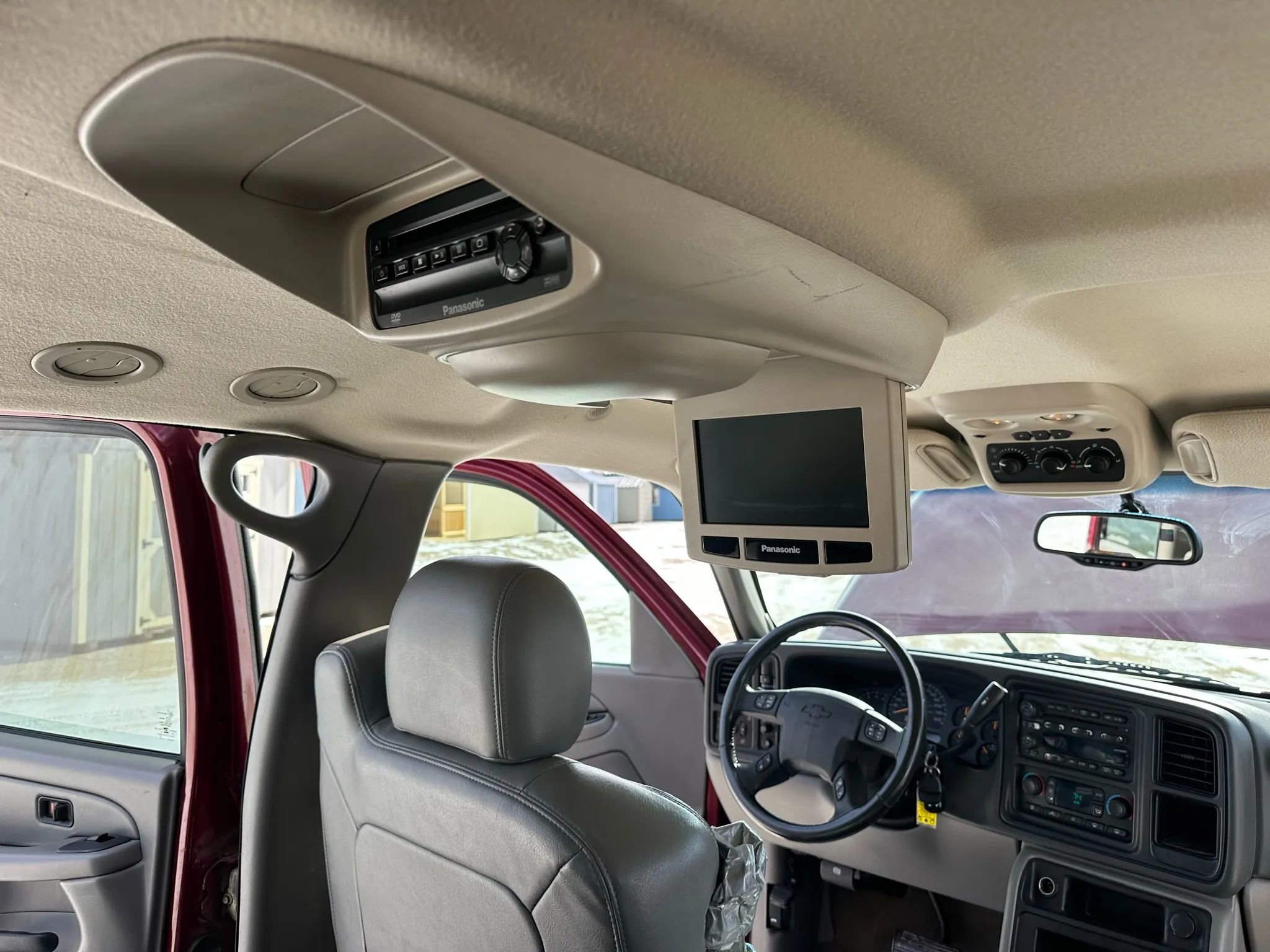 Used 2004 Chevrolet Suburban LT w/ Preferred Equipment Group image 18