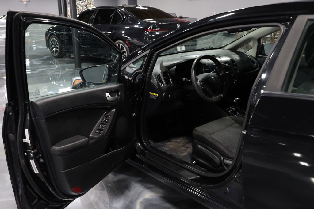 Used 2018 Kia Forte LX image 9