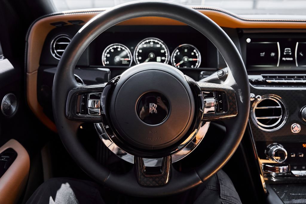 Used 2022 Rolls-Royce Cullinan Black Badge w/ Dark Exterior Package AWD/4WD image 62