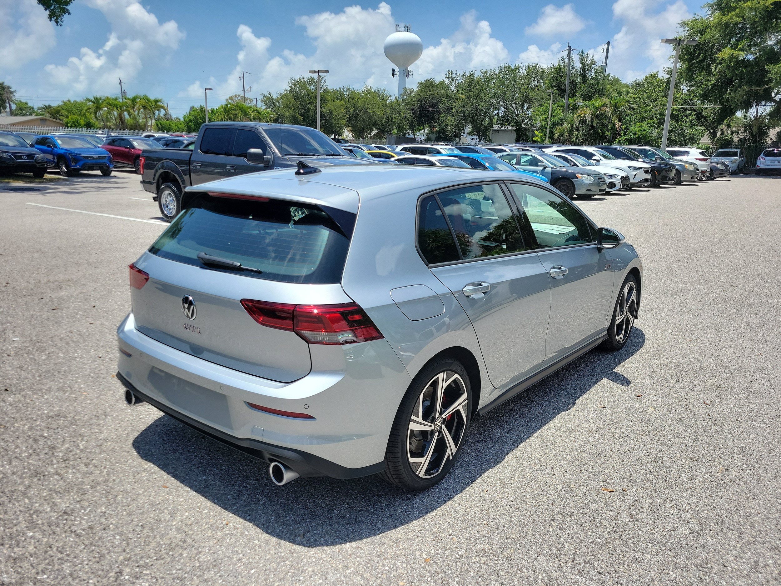 New 2026 Volkswagen GTI SE FWD image 4
