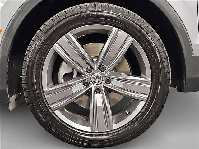 Used 2021 Volkswagen Tiguan SEL FWD image 25