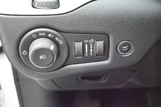 Used 2017 Jeep Cherokee Trailhawk w/ Comfort & Convenience Group AWD/4WD image 22