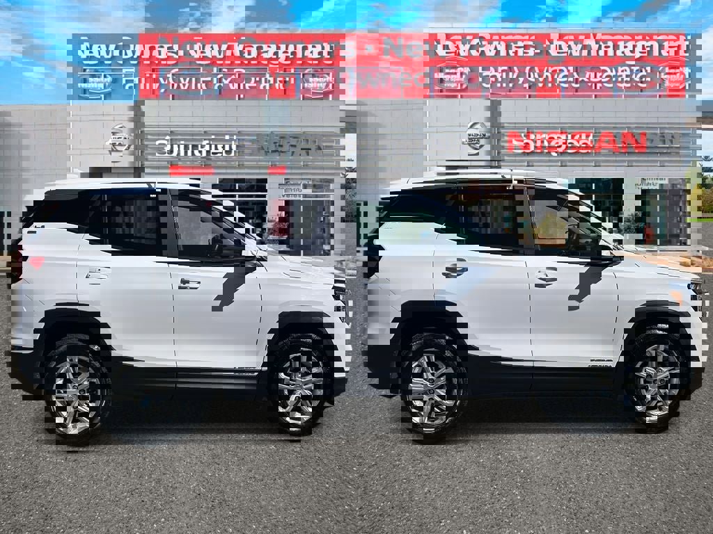 Used 2024 GMC Terrain SLE image 4