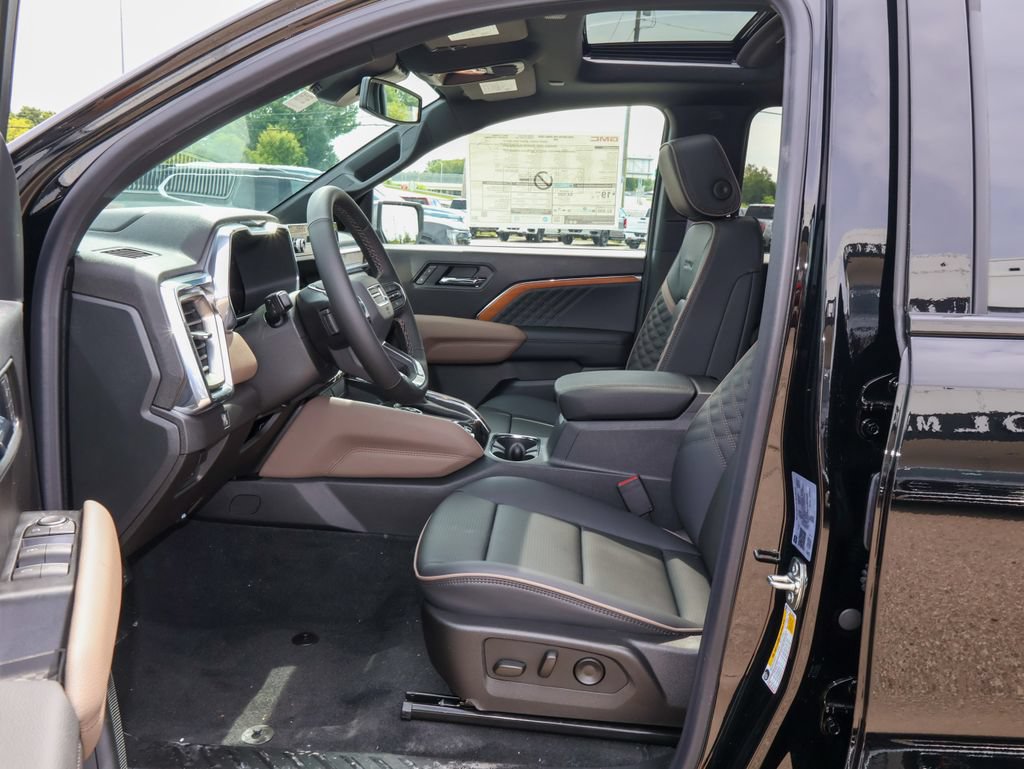 New 2026 GMC Canyon Denali w/ LPO, Black Badging Package AWD/4WD image 7