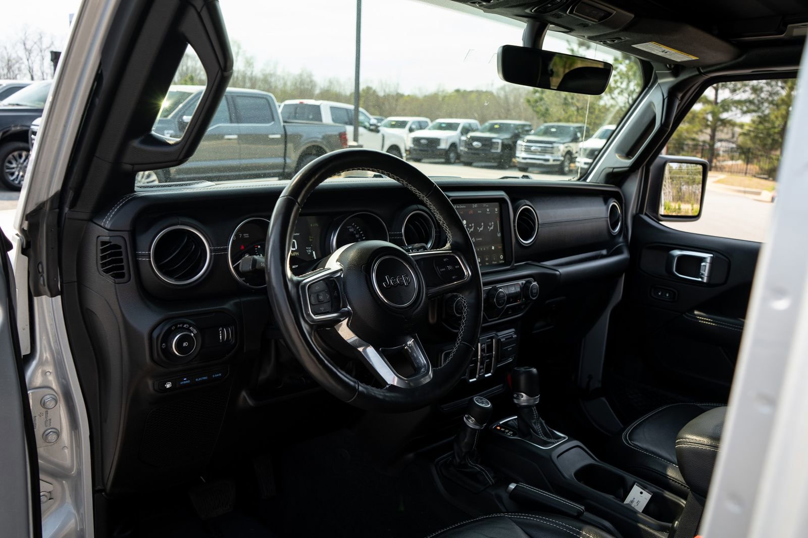 Used 2023 Jeep Wrangler Unlimited Sahara w/ Cold Weather Group image 13