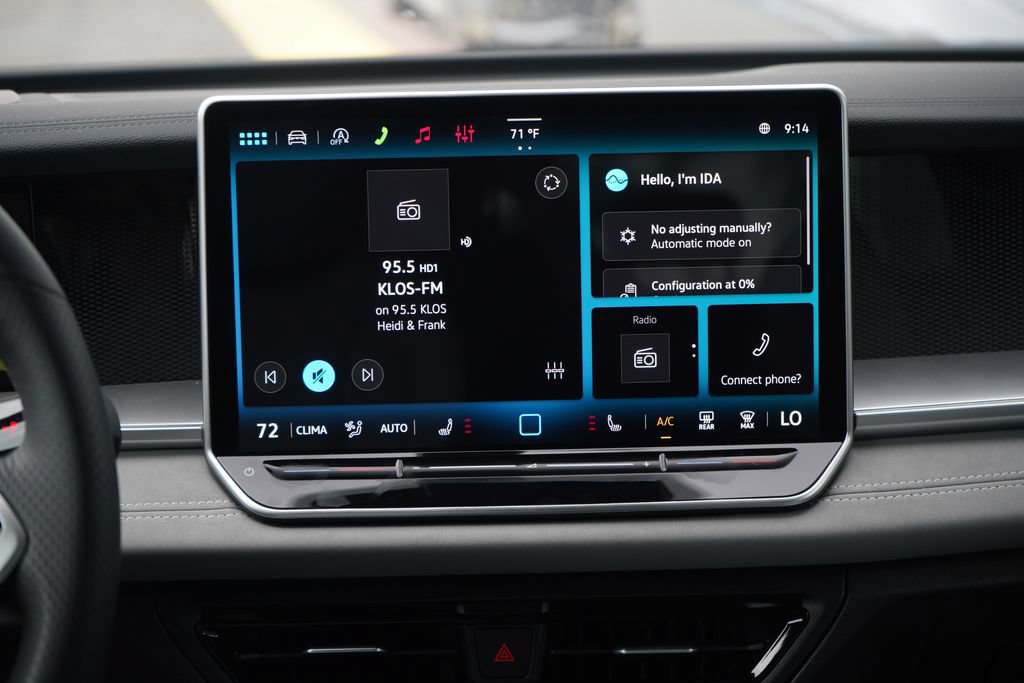 New 2026 Volkswagen Tiguan SE R-Line FWD image 10