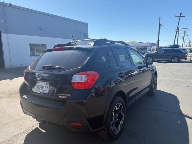 Used 2017 Subaru Crosstrek 2.0i Premium w/ Moonroof Package image 3