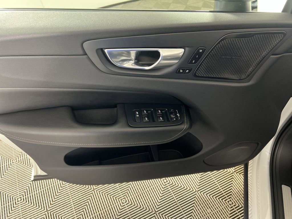 Used 2023 Volvo XC60 B6 Ultimate image 22