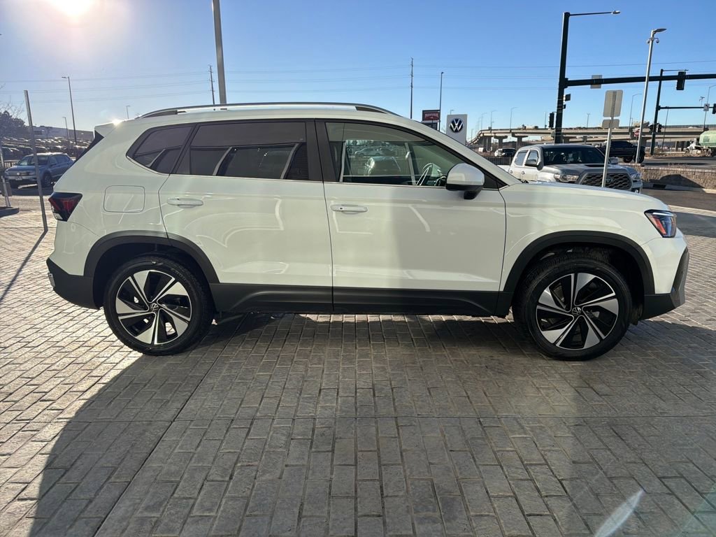Certified 2025 Volkswagen Taos SE image 8