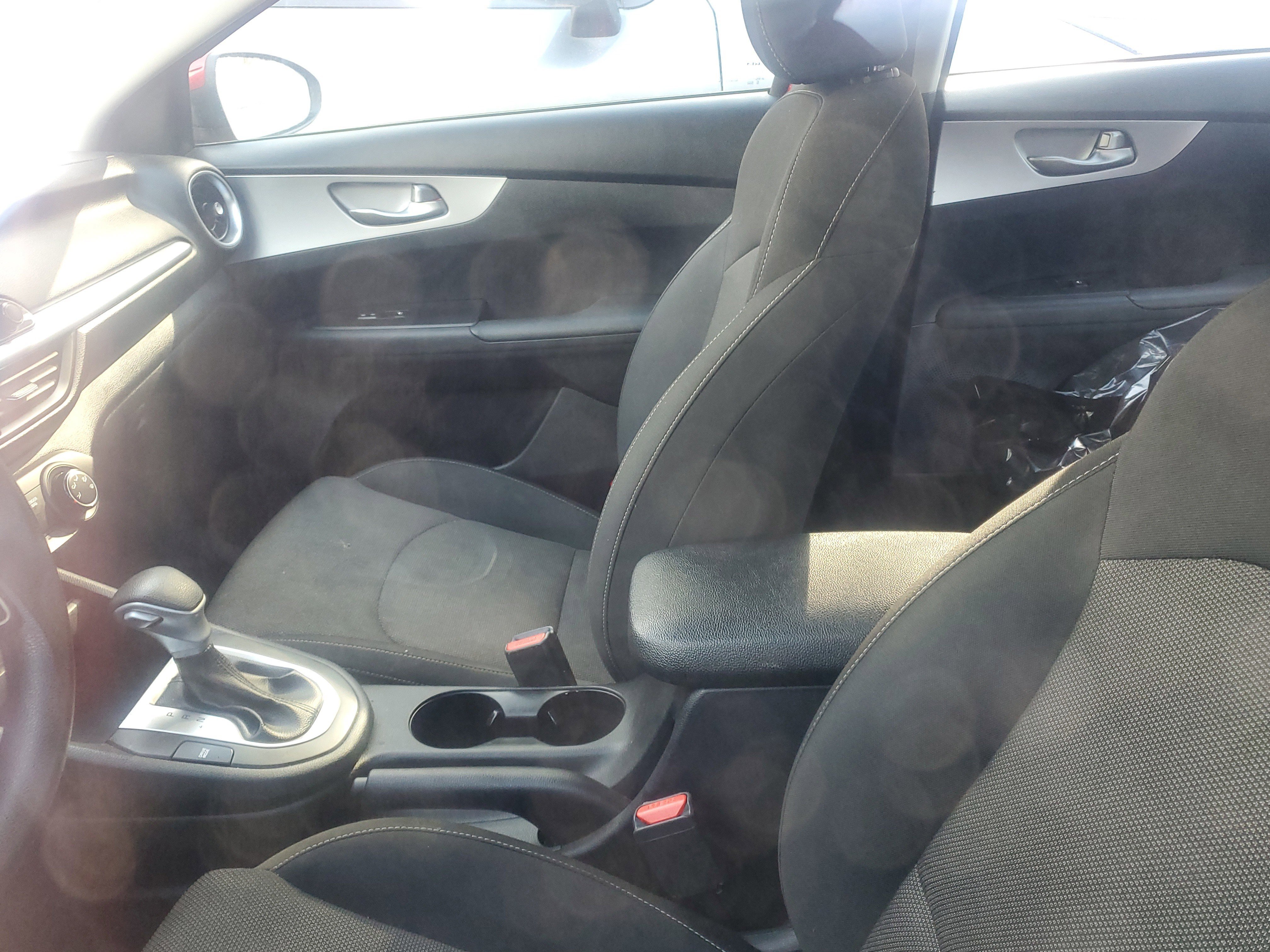 Used 2022 Kia Forte LXS w/ LXS Technology Package FWD image 9