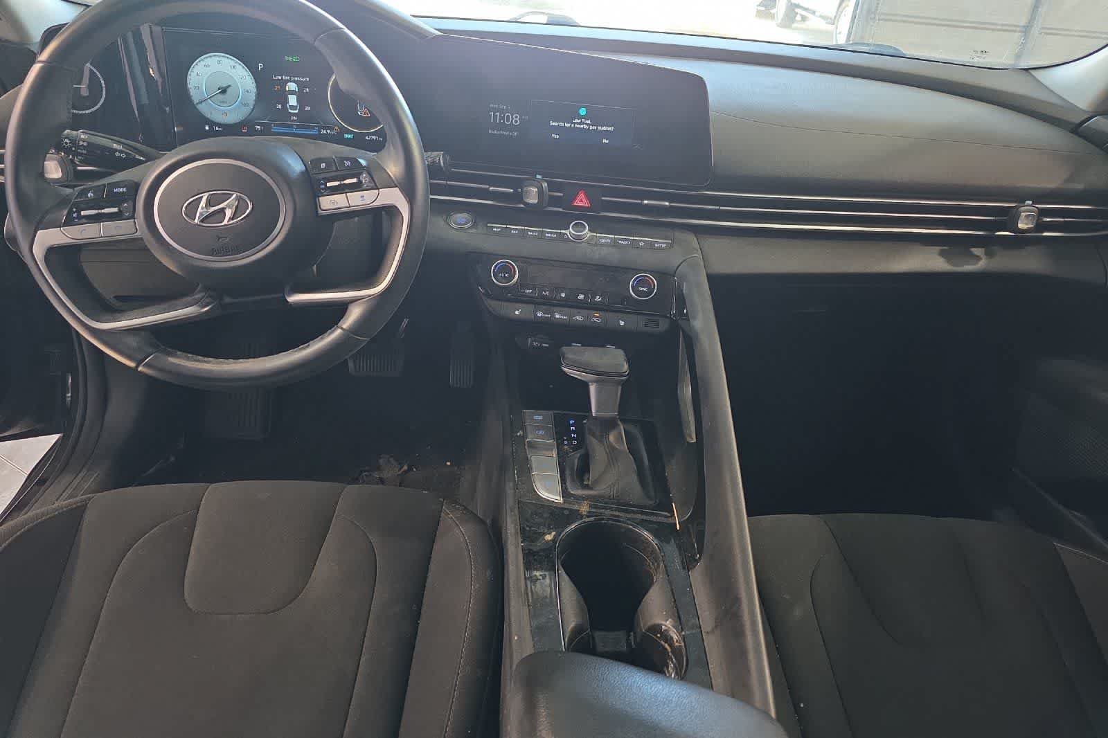 Used 2023 Hyundai Elantra SEL w/ Convenience Package FWD image 4