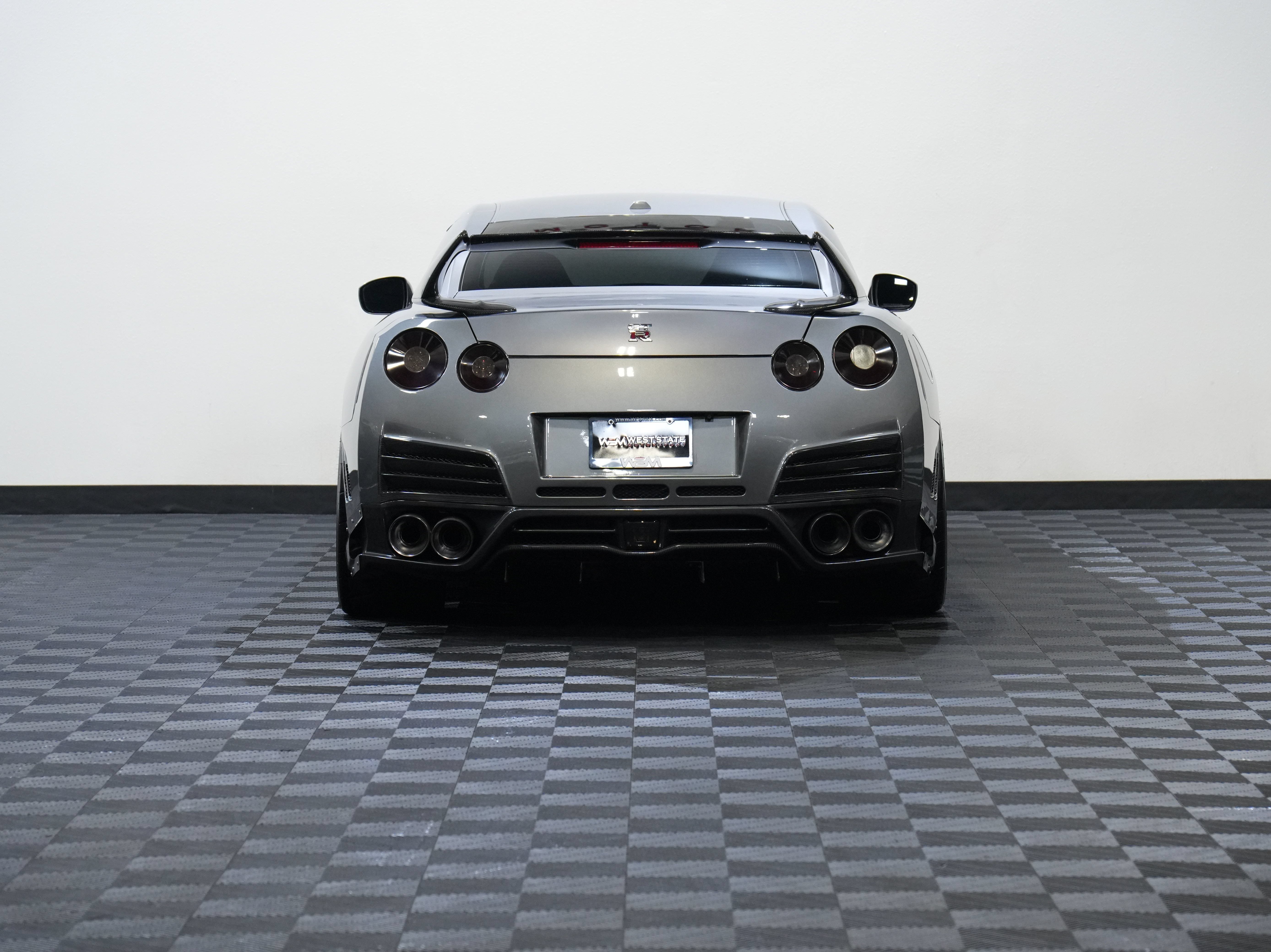 Used 2014 Nissan GT-R Premium AWD/4WD image 7