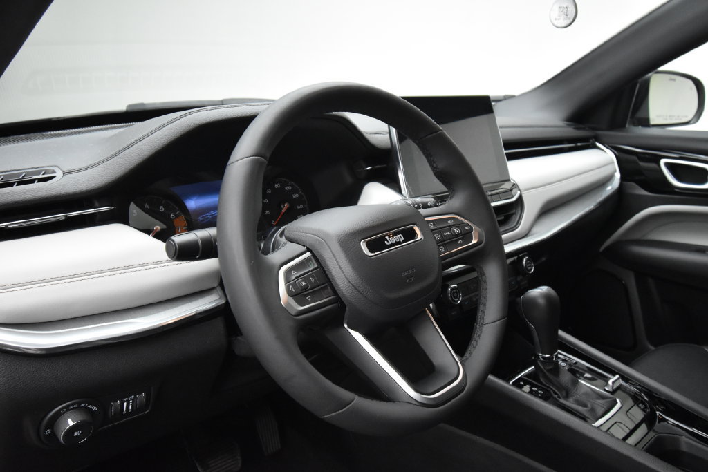 Used 2024 Jeep Compass Limited AWD/4WD image 12