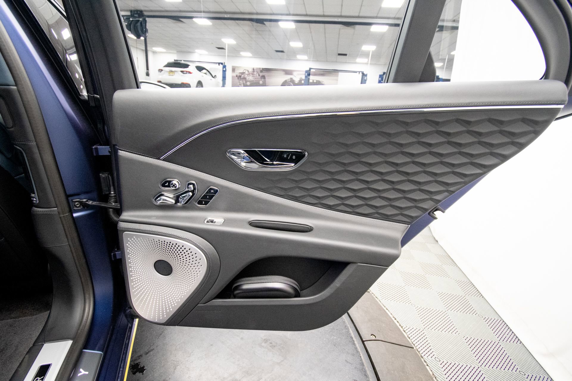 New 2026 Bentley Flying Spur Plug-In Hybrid AWD/4WD image 49