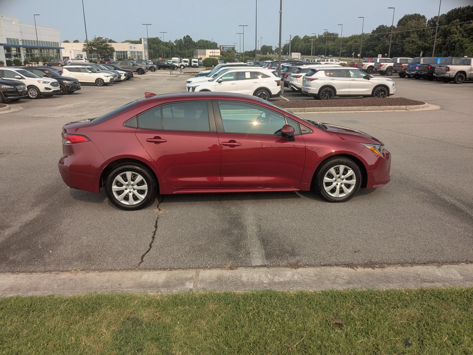Used 2024 Toyota Corolla LE FWD image 2