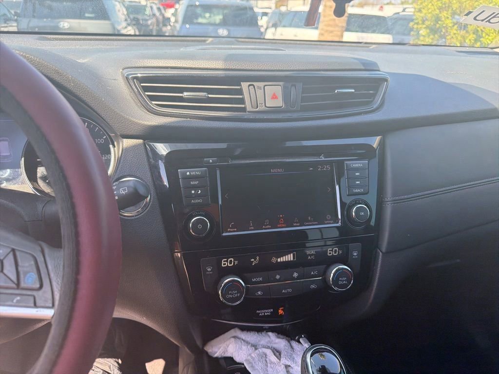 Used 2019 Nissan Rogue SL w/ Premium Package image 2