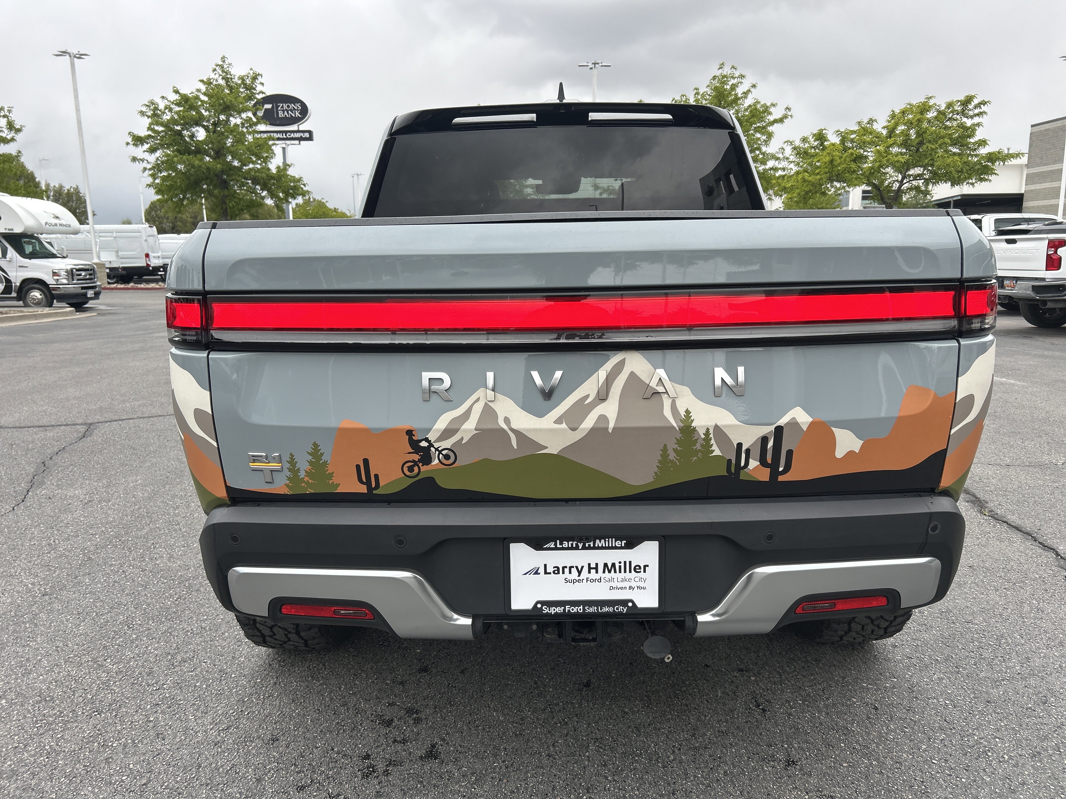 Used 2023 Rivian R1T Adventure AWD/4WD image 5