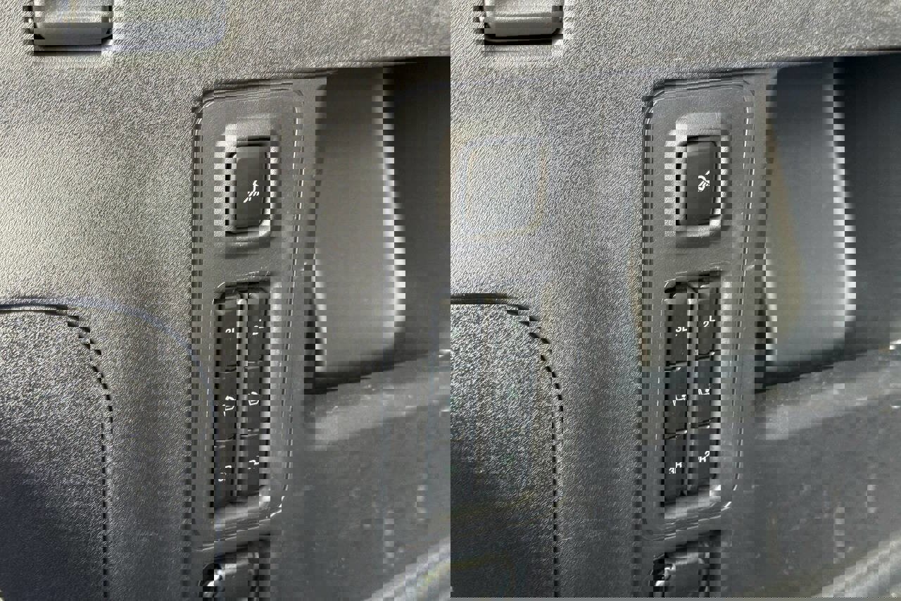 Used 2025 Ford Expedition Active image 21