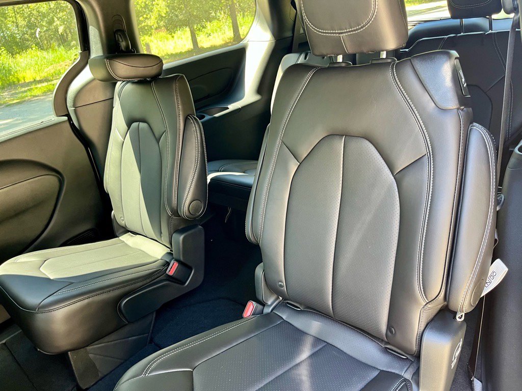 New 2026 Chrysler Pacifica Select image 15