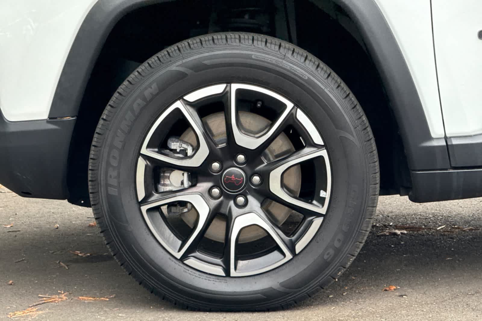 Used 2025 Jeep Compass Trailhawk AWD/4WD image 26