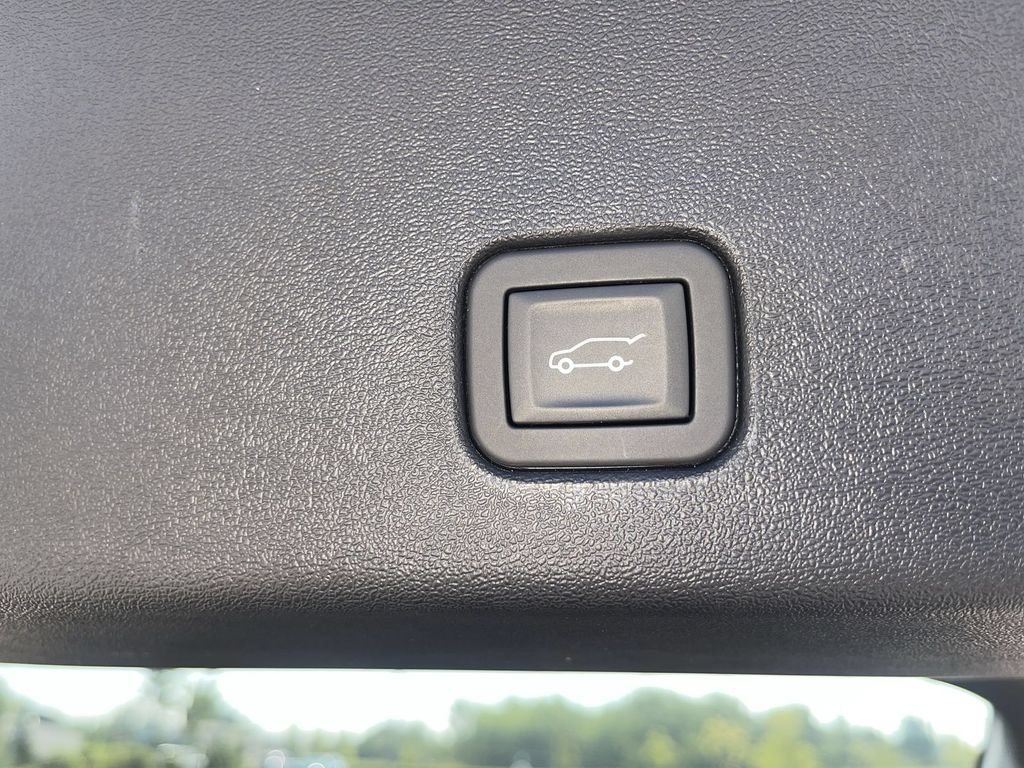 Certified 2025 Cadillac Optiq Sport 1 w/ LPO, ONYX Package AWD/4WD image 7