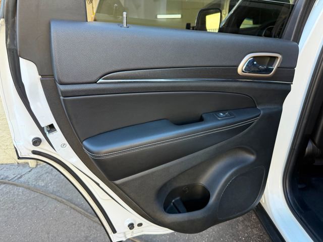 Used 2015 Jeep Grand Cherokee Limited w/ Luxury Group II image 34