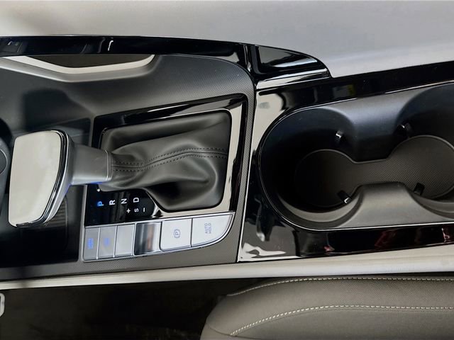 New 2025 Hyundai Elantra SEL FWD image 18