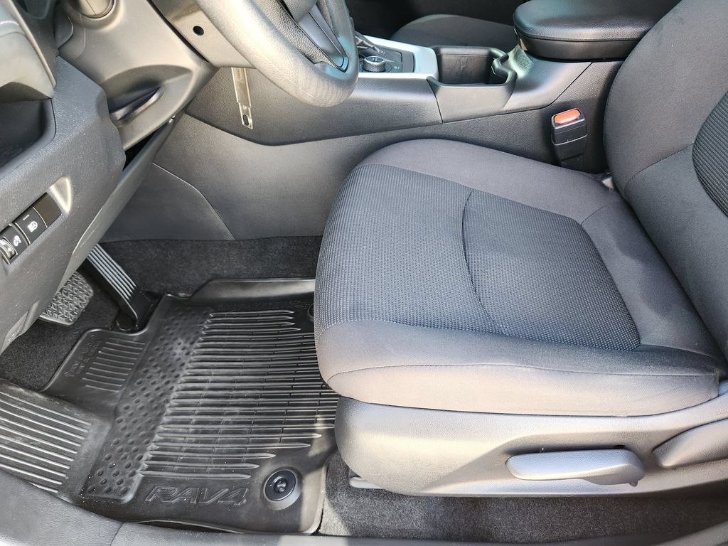 Used 2024 Toyota RAV4 LE AWD/4WD image 15