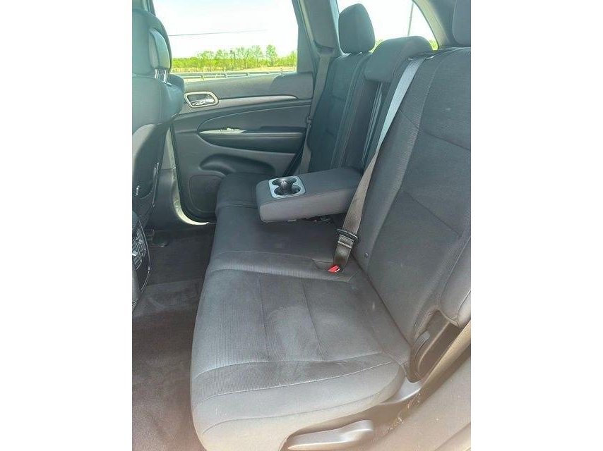 Used 2016 Jeep Grand Cherokee Laredo AWD/4WD image 17
