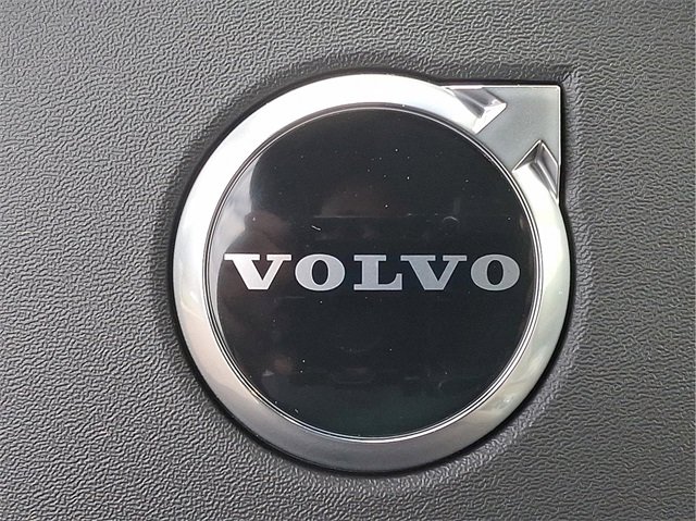 New 2026 Volvo XC90 B6 Plus w/ Protection Package Premier image 12