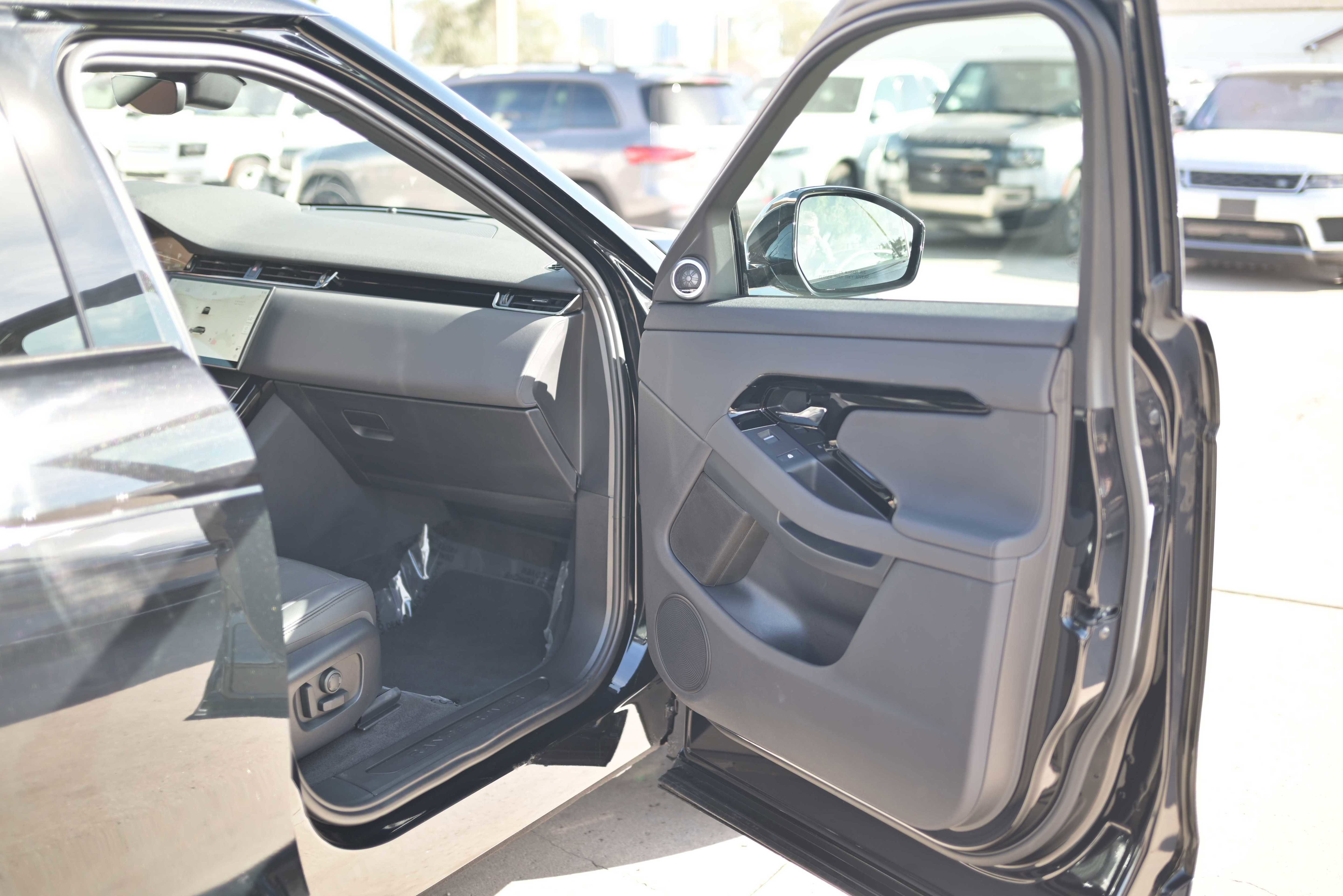 Used 2026 Land Rover Range Rover Evoque S image 13