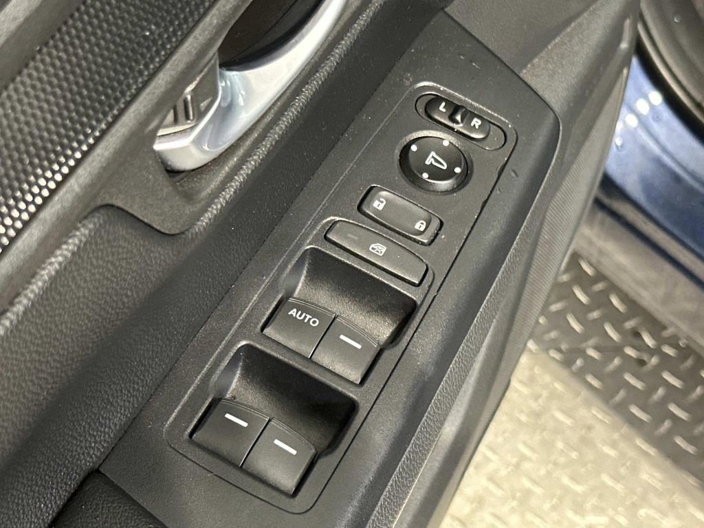 Used 2023 Honda CR-V LX image 29