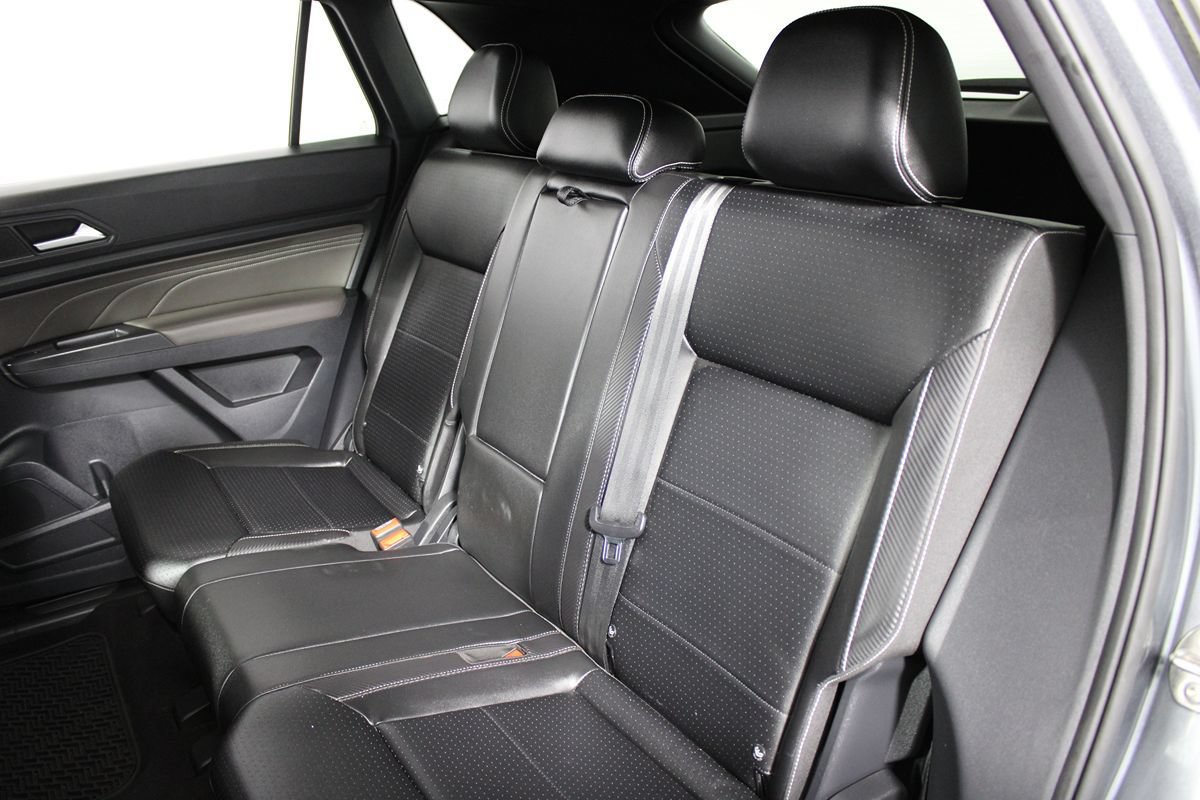 Used 2021 Volkswagen Atlas Cross Sport SE w/ Panoramic Sunroof Package AWD/4WD image 38