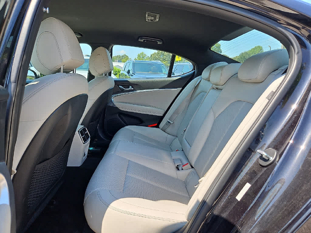 Used 2025 Genesis G70 2.5T AWD/4WD image 9